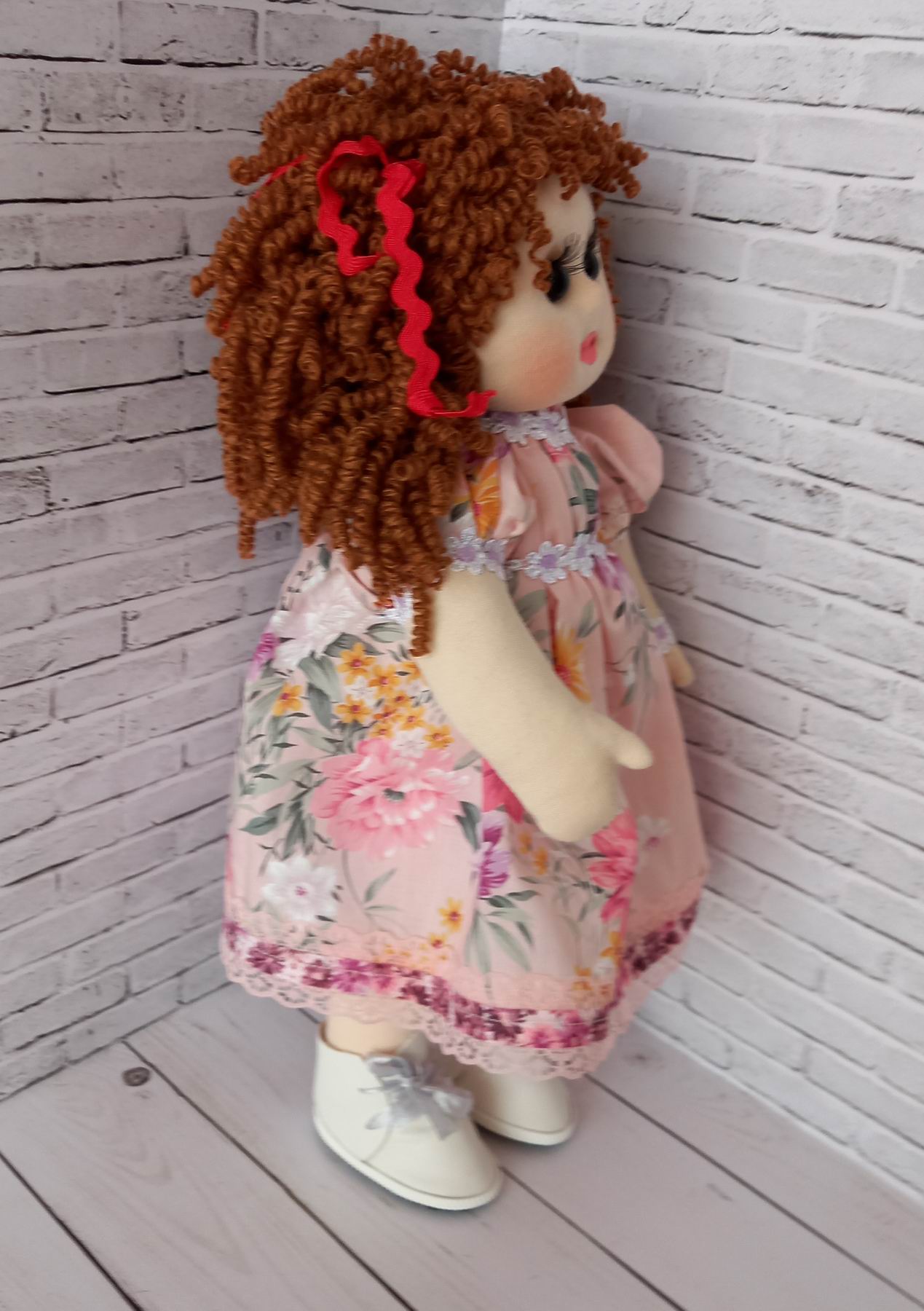 . Интерьерная текстильная кукла