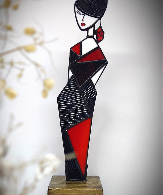 Декоративная скульптура "Девушка" в интернет-магазине Своими Руками