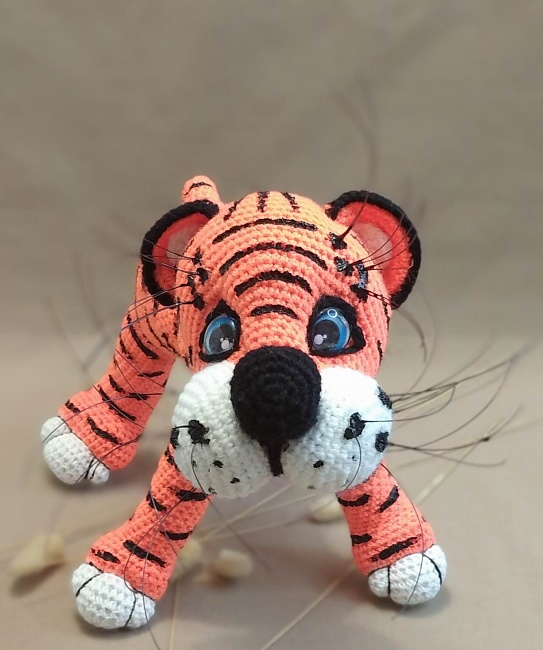 Вязаная игрушка "Тигр Рекс 1" в интернет-магазине Своими Руками