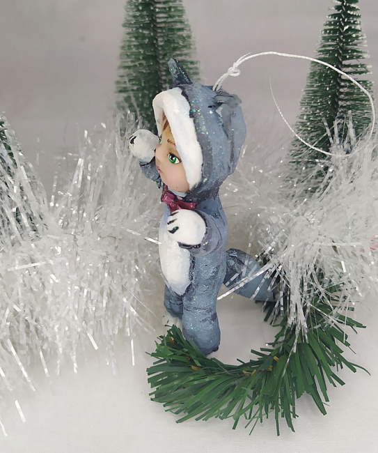Ватная игрушка "Малыш в костюме волка 3" в интернет-магазине Своими Руками