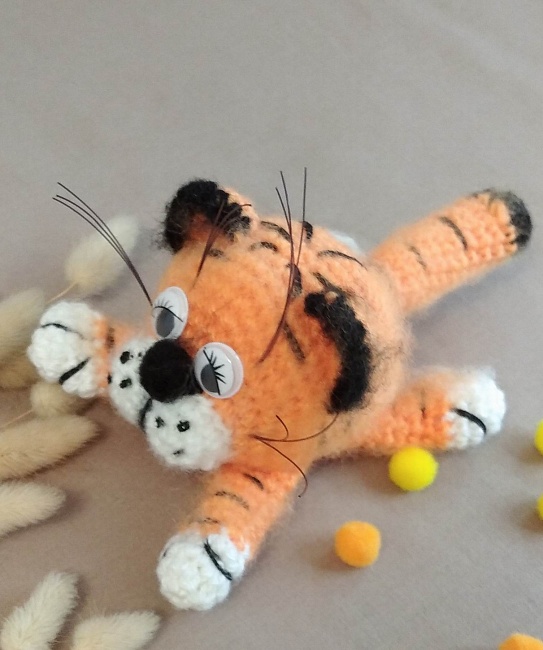 Вязаная игрушка "Круглый тигр" в интернет-магазине Своими Руками