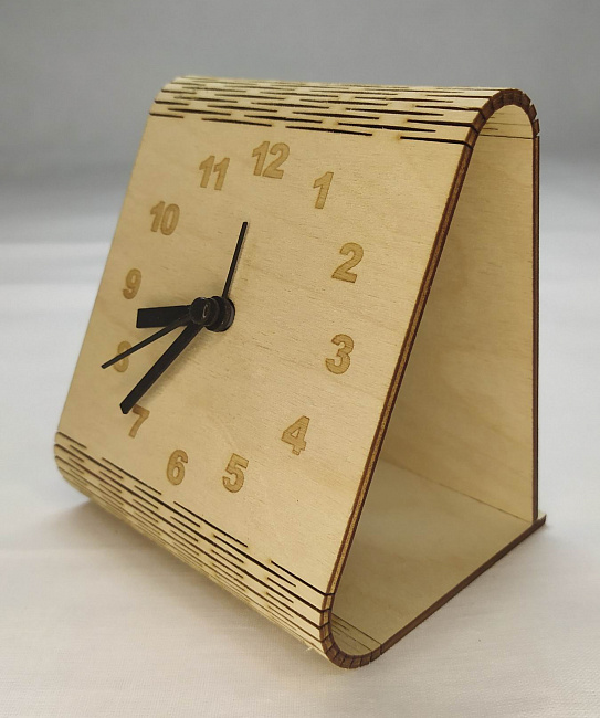 Часы настольные из дерева  в интернет-магазине Своими Руками