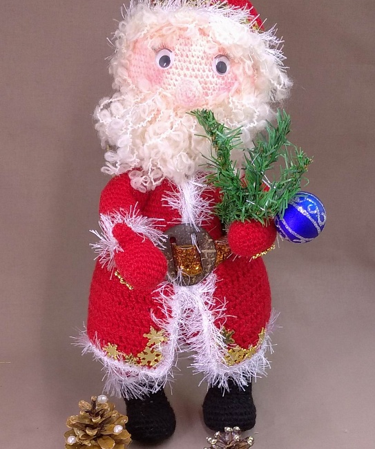 Вязаная игрушка "Дед Мороз" в интернет-магазине Своими Руками