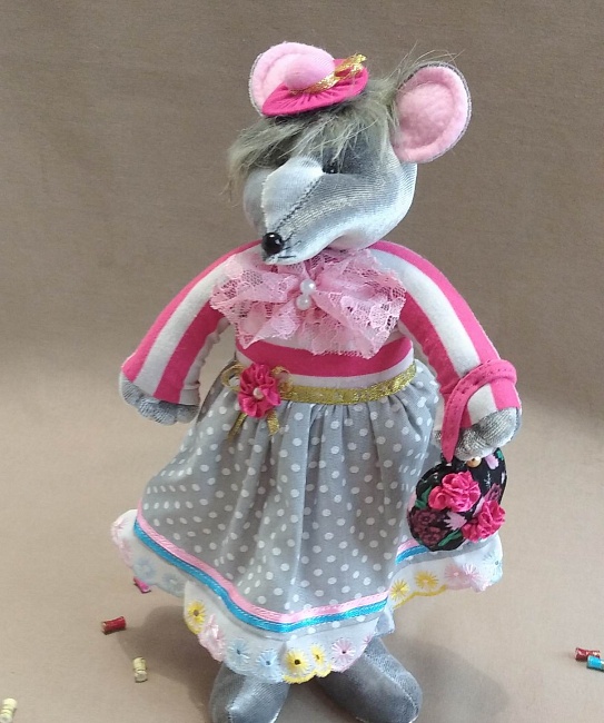 Текстильная игрушка "Миссис Мышь" в интернет-магазине Своими Руками
