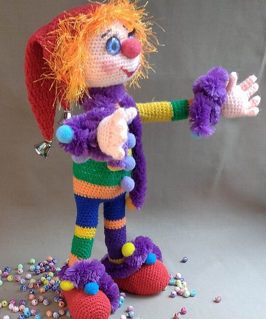 Вязаная игрушка "Клоун" в интернет-магазине Своими Руками
