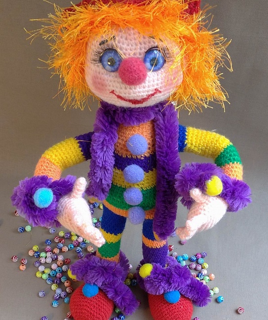 Вязаная игрушка "Клоун" в интернет-магазине Своими Руками
