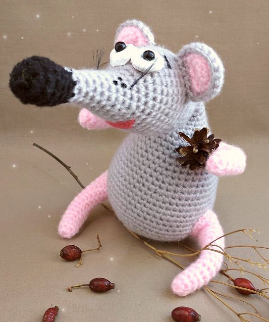 Вязаная игрушка "Толстый крыс" в интернет-магазине Своими Руками