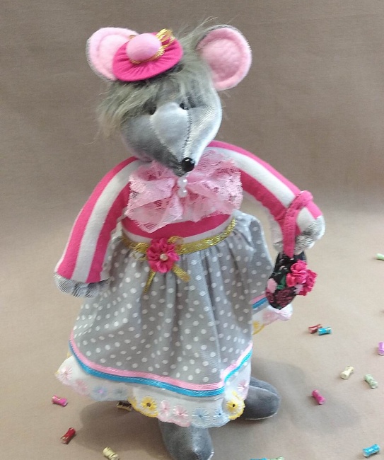 Текстильная игрушка "Миссис Мышь" в интернет-магазине Своими Руками