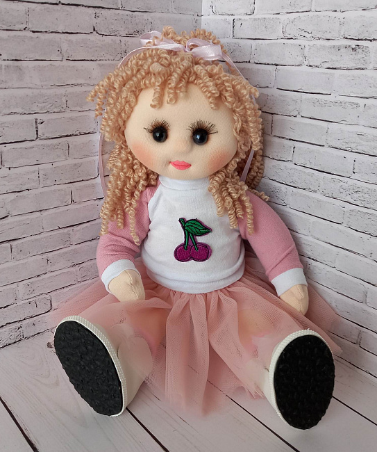 Интерьерная текстильная кукла "Девочка Сказка" в интернет-магазине Своими Руками