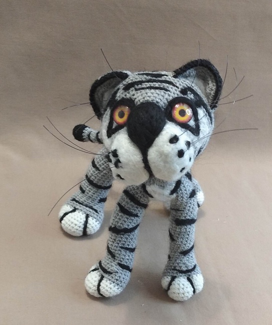 Вязаная игрушка "Тигр Рекс" в интернет-магазине Своими Руками