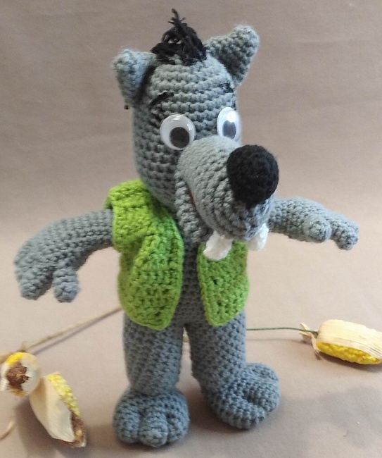 Вязаная игрушка "Серый волк" в интернет-магазине Своими Руками