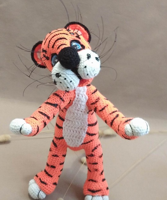 Вязаная игрушка "Тигр Рекс 1" в интернет-магазине Своими Руками