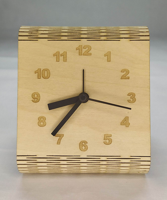 Часы настольные из дерева  в интернет-магазине Своими Руками