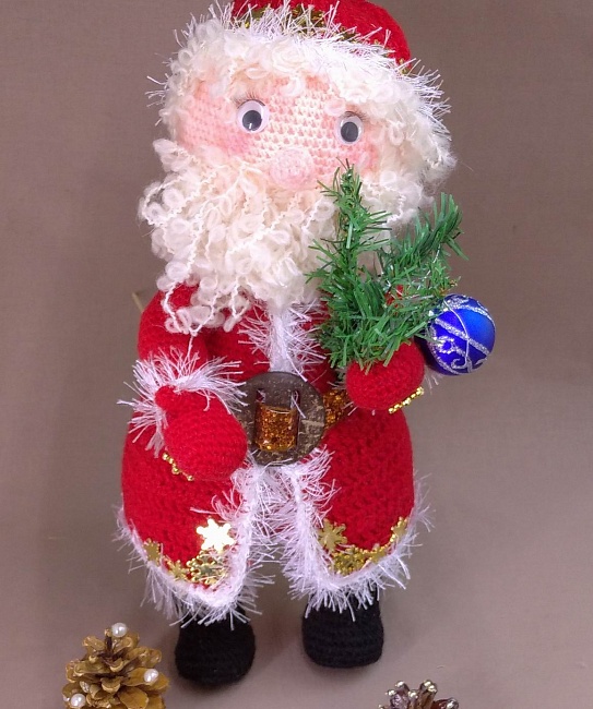 Вязаная игрушка "Дед Мороз" в интернет-магазине Своими Руками