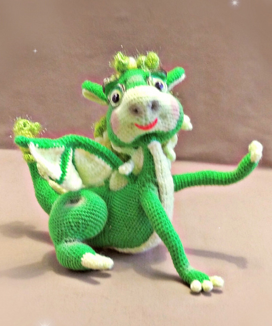 Вязаная каркасная игрушка "Дракоша Глаша" в интернет-магазине Своими Руками