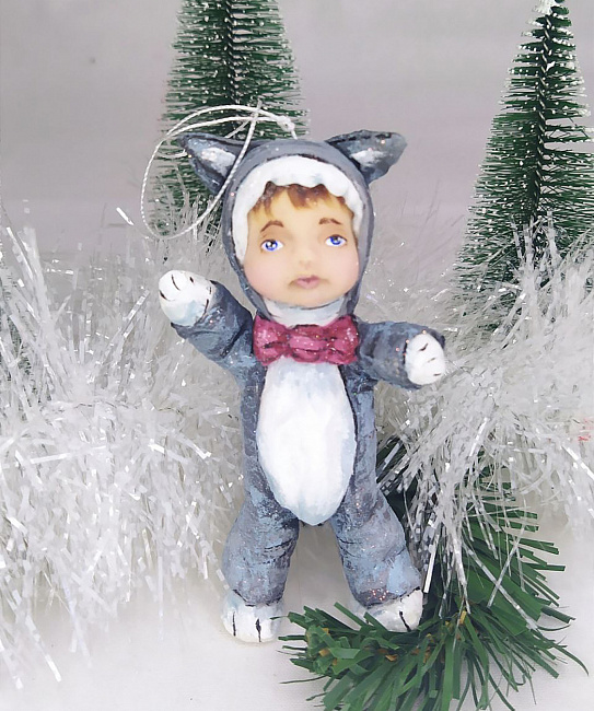 Ватная игрушка "Малыш в костюме волка 4" в интернет-магазине Своими Руками
