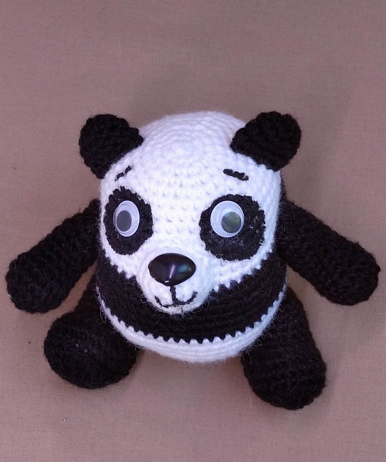 Вязаная игрушка "Мишка Панда" в интернет-магазине Своими Руками