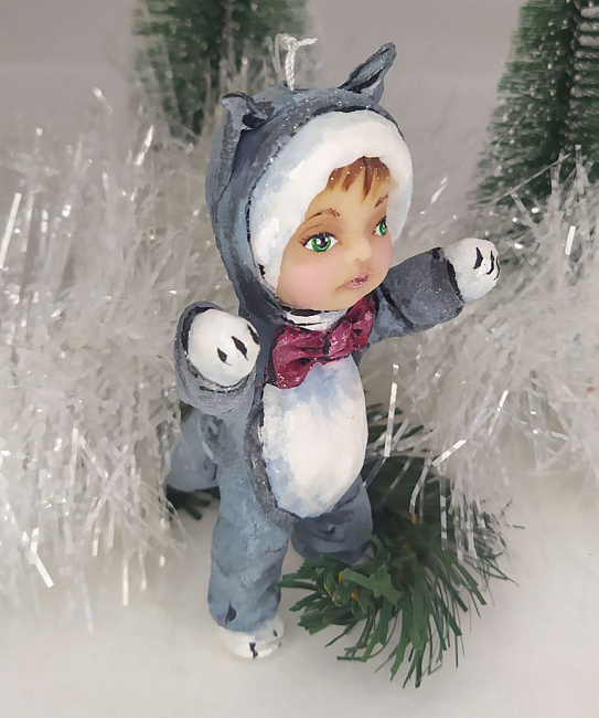 Ватная игрушка "Малыш в костюме волка 3" в интернет-магазине Своими Руками